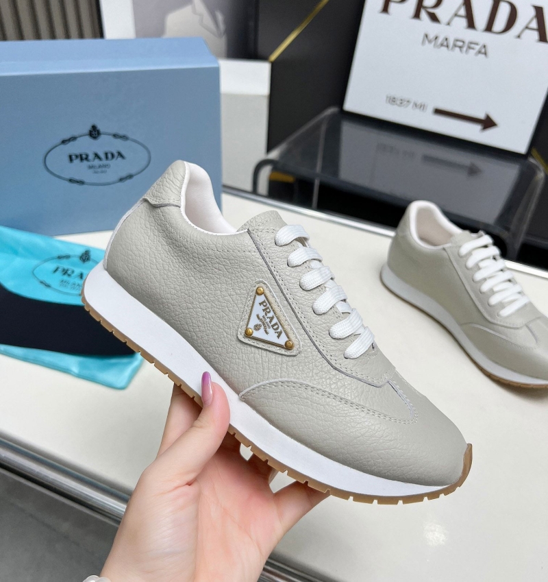 Pra*a casual shoes